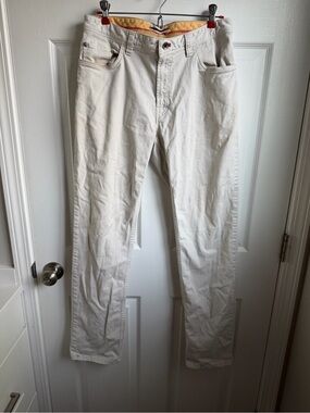 Izod Men's Cream Slim Straight Jeans
